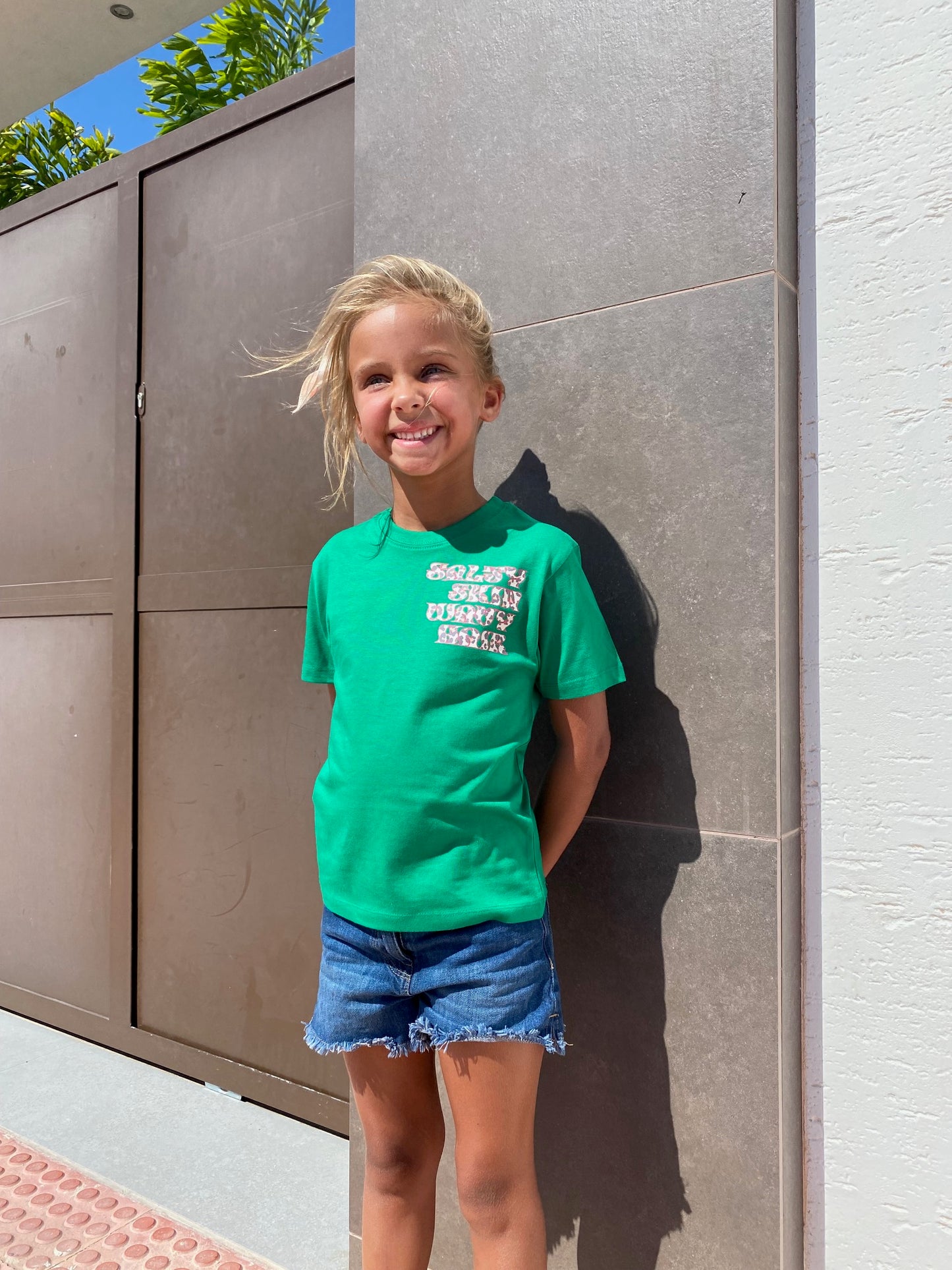 Salty skin wavy hair - Green T-shirt kids