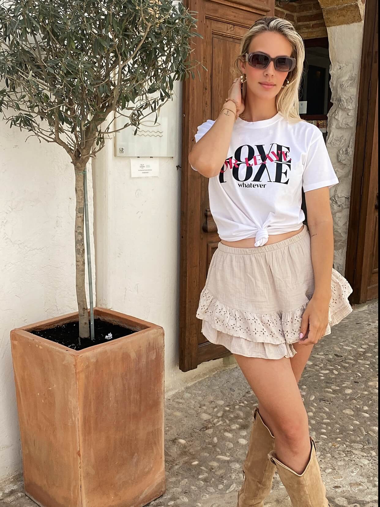 Love or leave - White Tshirt