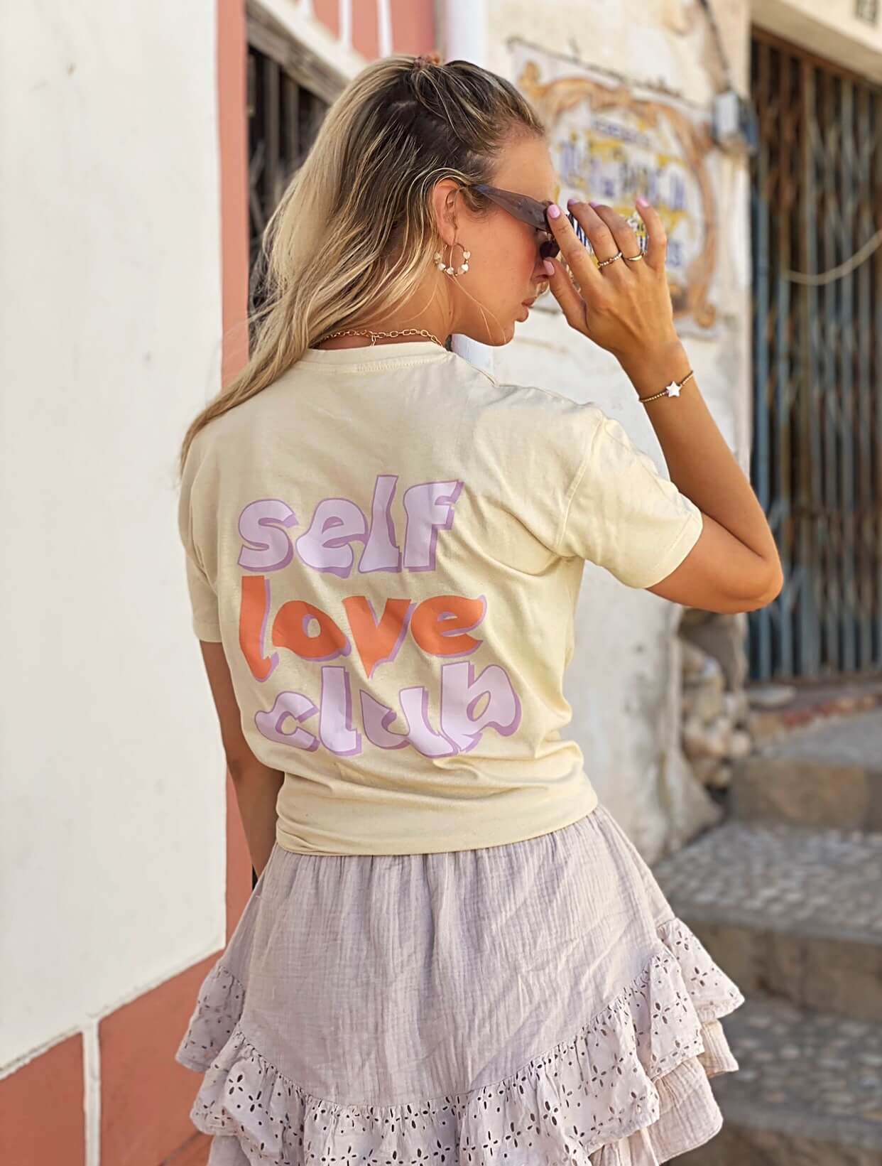 Self love club - Cream T-shirt